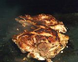 Foto del paso 2 de la receta: Paleta de cerdo a la plancheta con ajo y huevo frito
