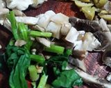 Foto del paso 1 de la receta: Garbanzos con verduras y huevo