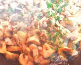 Foto del paso 3 de la receta: Salteado de setas variadas con butifarras, del perol y de Huevo