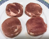 Foto del paso 1 de la receta: Filetes con salsa “Suya” y guarnición