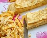 Салат с яичными блинчиками и колбасой 