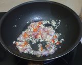 Foto langkah ke 3 dari resep Mie Goreng Burung Dara.