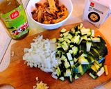 Gombás cukkinis ragu recept fázis 1 fotója