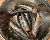 Hình bước làm 1 của món Cá sardine kho 🐟