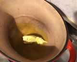 Une image de l'étape 4 de Pommes grenailles rôties en cocotte à l'ail, oignon de roscoff et herbes de Provence.
