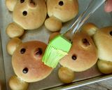 Foto langkah ke 5 dari resep Roti Beruang Isi Selai Kurma.