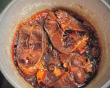 A picture of step 3 of Vu Dai Village Braised Carp.