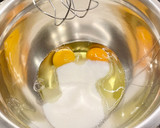 Foto del paso 5 de la receta: Pastel de yogur con cobertura de miel y frutos secos