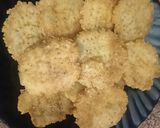 A picture of step 5 of Sabudana Mathri.