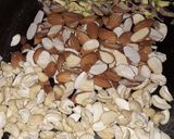 ડ્રાયફ્રૂટ ચિક્કી (Dryfruit Chikki Recipe in Gujarati) રેસીપી સ્ટેપ1ફોટો