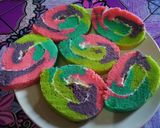 Foto langkah ke 7 dari resep Bolu gulung rainbow.