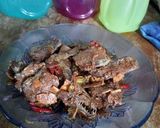 Foto langkah ke 5 dari resep Oseng Ikan Asin Layur.