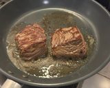 Foto del passaggio 1 della ricetta Cubetto di bavetta al burro su pesto di senape
