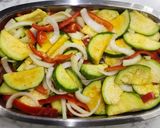 Foto del paso 2 de la receta: 🍗Pollo al horno con zapallitos, cebolla y morrón 🍗 Cocción diferida 🍗