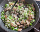 Foto del paso 2 de la receta: Arroz basmati con panceta y langostinos