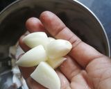 A picture of step 1 of Vendakkai puli kulambu.