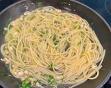 Une image de l'étape 2 de Spaghetti à l’ail.