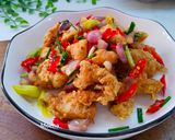 Foto langkah ke 5 dari resep Ayam Ketumbar Oseng Bawang.