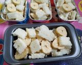 Foto langkah ke 1 dari resep Puding roti tawar pisang.