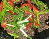 Foto langkah ke 5 dari resep Oseng Daging Giling Asparagus.
