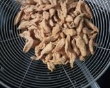 Foto langkah ke 5 dari resep Kue Bawang Gunting Renyah.