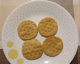 A picture of step 3 of Sev puri.