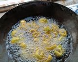 A picture of step 3 of Sweet Pepper Chilli Ring Fritters.