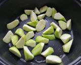 รูปขั้นตอนการทำที่ 2 ของ บวบผัดไข่(มังสวิรัติ) - ฉบับเด็กหอ
