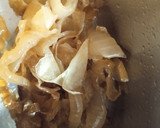 Foto del paso 1 de la receta: Rollitos de masa filo con queso cabra y cebolla caramelizada