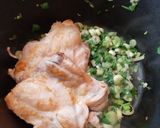 Foto del paso 1 de la receta: Muslitos de pollo deshuesados al verdeo con champiñones