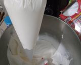 Foto langkah ke 3 dari resep Krim Kocok Untuk Dessert Box.
