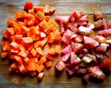 Foto del paso 2 de la receta: Mini pelotillas de carne de pollo en salsa de tomate 🍅🐔