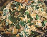Foto del paso 4 de la receta: Huevos revueltos con champiñones y espinacas