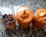 Foto del paso 3 de la receta: Shot de mousse de dulce de leche con chispas de chocolate 🇺🇾