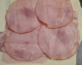Foto del paso 1 de la receta: Barras de pan con jamón york, queso, beicon y lomo adobado 