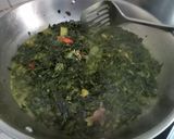 Foto langkah ke 3 dari resep Sayur Daun Singkong bumbu Kuning.