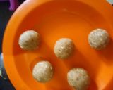 A picture of step 4 of Rainbow chocolate balls.