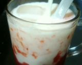 Foto langkah ke 4 dari resep Korean Strawberry Milk.