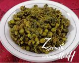 A picture of step 4 of Paalak Kheema with Green Peas.