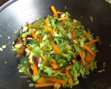 Foto del paso 2 de la receta: Arroz con verduras con soja y salsa de ostras