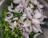 पालक प्याज़ के क्रिस्पी पकौड़े (palak pyaz ki crispy pakode recipe in Hindi) रेसिपी चरण 2 फोटो