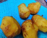 A picture of step 1 of Kashmiri dum aloo.