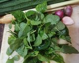 Foto langkah ke 1 dari resep Sayur Bening Bayam Oyong.