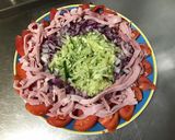 Une image de l'étape 7 de Salade de tomates et courgettes à l'oignon rouge et jambon blanc sauce melfor.