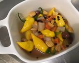 Une image de l'étape 7 de Piments jaunes au vinaigre, ail, pickles, olives et citron.