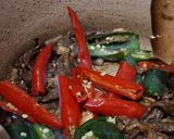 Foto langkah ke 4 dari resep Tumis Beef Cabe Teriyaki.
