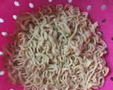 Foto langkah ke 1 dari resep Mie goreng udang.