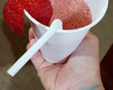 Foto del paso 3 de la receta: Licuado de cerezas, frutillas, banana y damasco