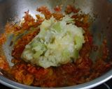 A picture of step 3 of Dudhi bhartha.