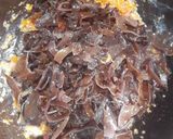 Foto langkah ke 2 dari resep Pastel Bihun Jamur Kuping.